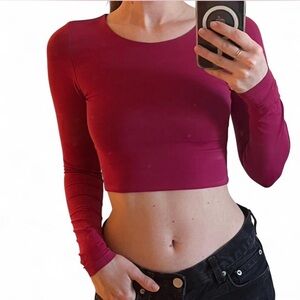 Aritzia Babaton Contour Crew Cropped Longsleeve Fuchsia Pink XS